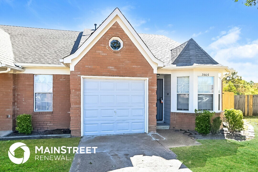 7865 Shadowland Cove in Memphis, TN - Building Photo