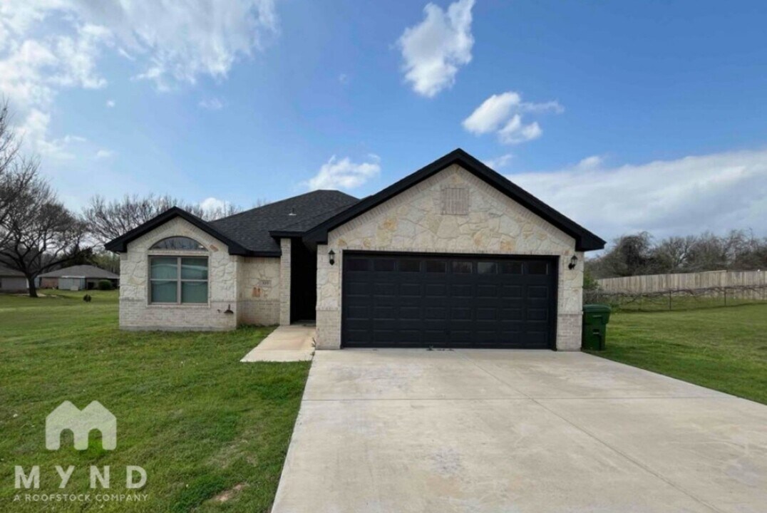 109 Overhill Dr in Springtown, TX - Building Photo