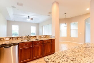 2302 Fountain Grass Dr in Valrico, FL - Building Photo - Building Photo