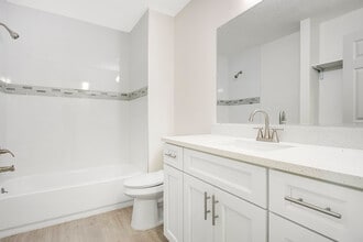 1217 W 6th St in Sanford, FL - Foto de edificio - Building Photo