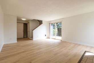 914 66th Pl SE, Unit A in Everett, WA - Building Photo - Building Photo