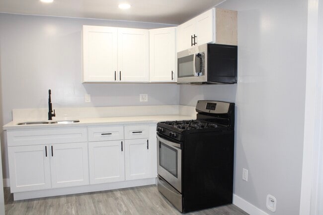 10252 Vena Ave in Arleta, CA - Building Photo - Building Photo