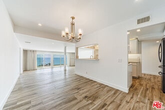 18055 Coastline Dr in Malibu, CA - Building Photo - Building Photo