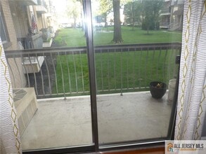 1150 W St Georges Ave in Linden, NJ - Building Photo - Building Photo