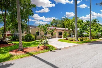 50 De Leon Dr in Miami Springs, FL - Building Photo - Building Photo
