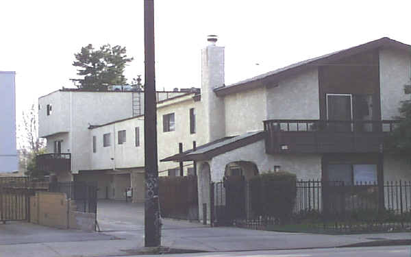 15016 Vanowen St in Van Nuys, CA - Building Photo - Building Photo