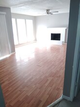 10110 Forum Park Dr in Houston, TX - Foto de edificio - Building Photo