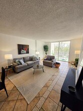 3660 NE 166th St, Unit 312 in North Miami Beach, FL - Building Photo - Building Photo