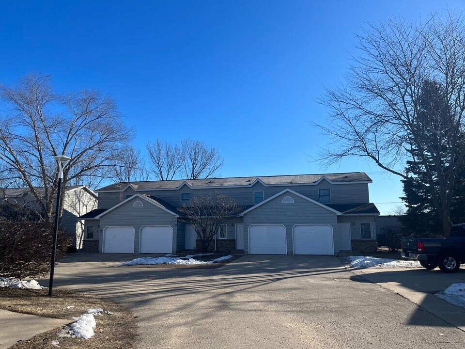 1129 Mark Ave, Unit 5 in Tomah, WI - Building Photo