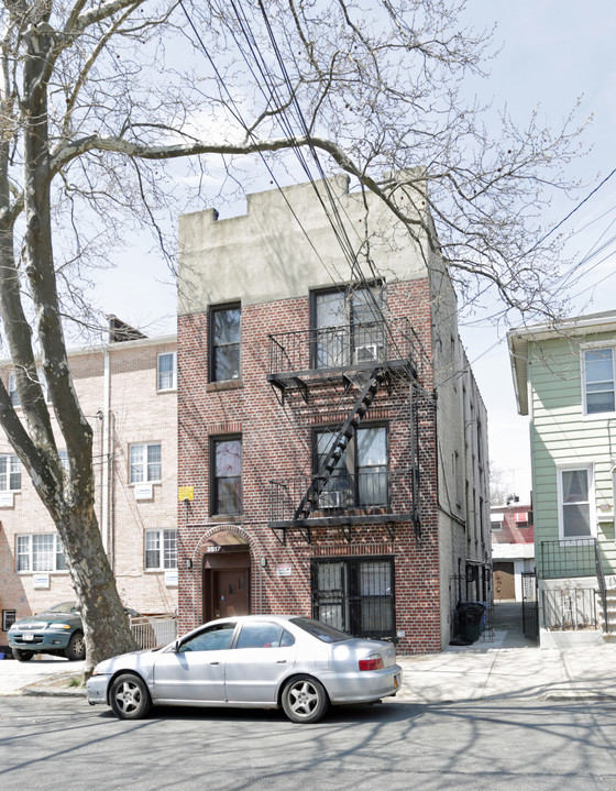 2517 Radcliff in Bronx, NY - Building Photo