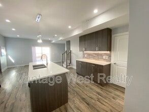 1056-1056 Martin Ave in Kelowna, BC - Building Photo - Building Photo