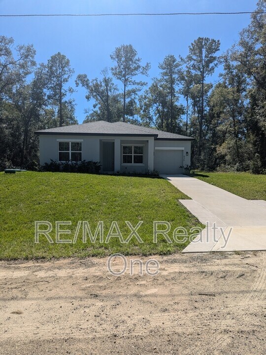 836 E Weldon Ct in Citrus Springs, FL - Building Photo