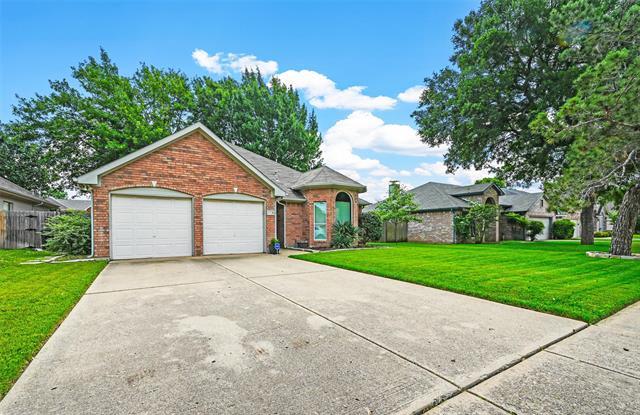 1735 Parkwood Dr in Grapevine, TX - Building Photo - Building Photo