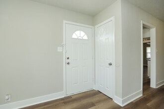 631 Edgebrook Dr in Houston, TX - Building Photo - Building Photo