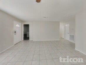 4615 Tealgate Dr in Spring, TX - Foto de edificio - Building Photo