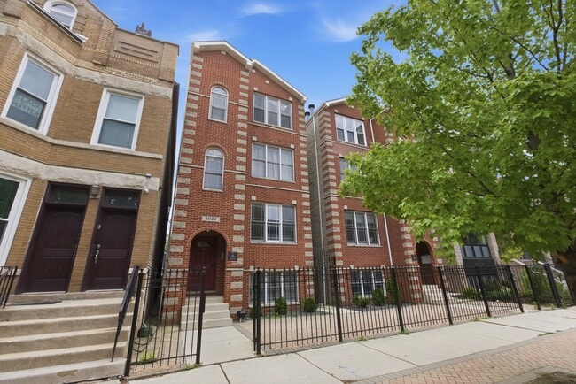 property at 2033 W Huron St