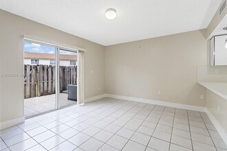 9187 Fontainebleau Blvd in Miami, FL - Building Photo - Building Photo