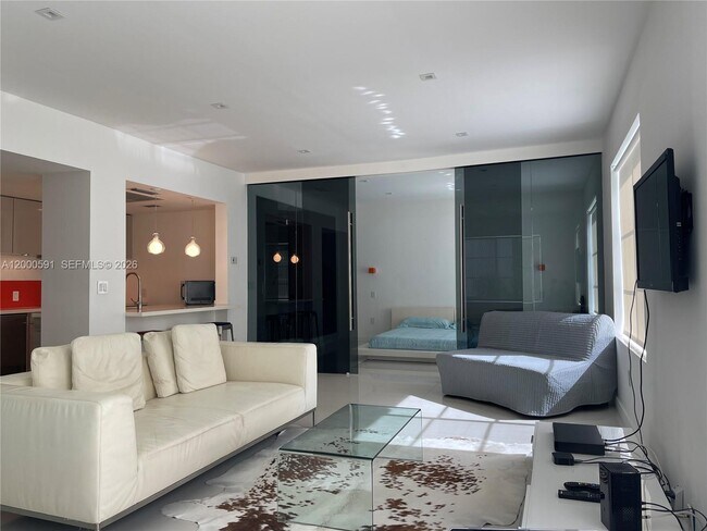 1460 Ocean Dr in Miami Beach, FL - Building Photo - Building Photo