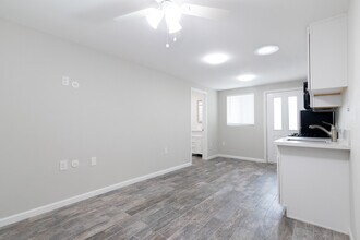 582 Douglas St, Unit Downstairs in Chula Vista, CA - Building Photo - Building Photo