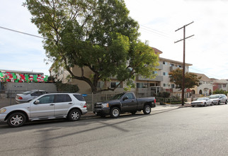 1630 Kenmore Ave in Los Angeles, CA - Building Photo - Building Photo