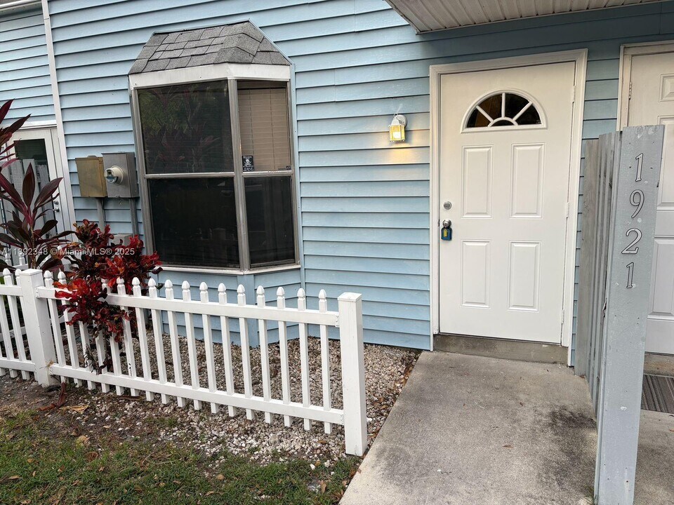 1921 NE 15th Ave in Fort Lauderdale, FL - Building Photo