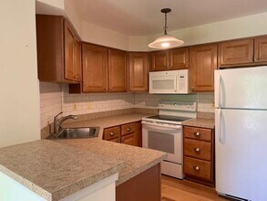 4982 Dorsey Hall Dr in Ellicott City, MD - Building Photo - Building Photo