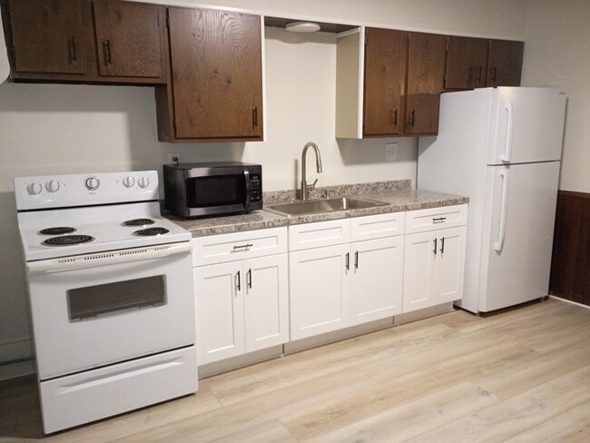 349 Spruce St, Unit D, Unit D