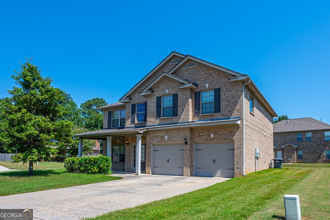 813 Golden Isles Dr in Loganville, GA - Building Photo - Building Photo