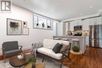 19 Ivy Lea Crescent in Toronto, ON - Building Photo - Building Photo