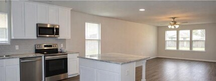 2216 Sayle St in Greenville, TX - Building Photo - Building Photo