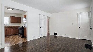 7502 29th Ave in Kenosha, WI - Foto de edificio - Building Photo