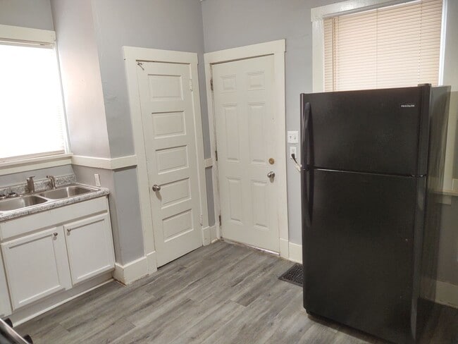 201-203 E Locust St in Davenport, IA - Building Photo - Building Photo