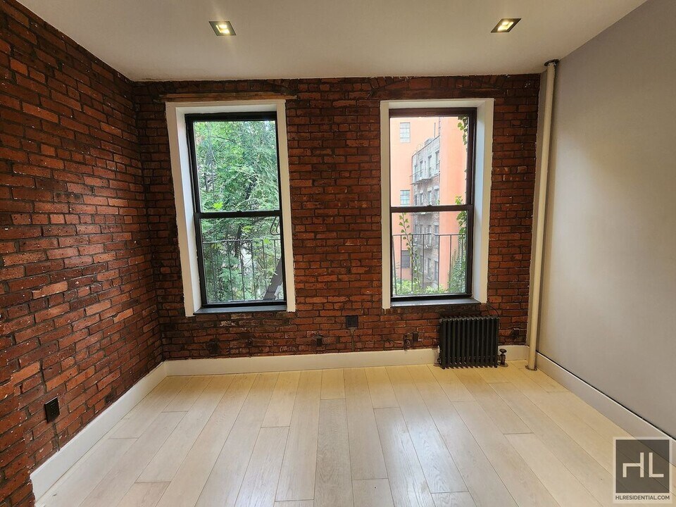 Tenth Avenue in New York, NY - Building Photo
