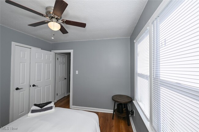 18220 Invermere Ave in Cleveland, OH - Foto de edificio - Building Photo