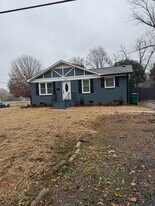 7001 Woodstream Dr in Charlotte, NC - Building Photo