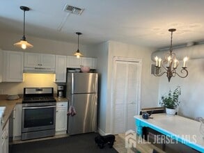 15 Station Pl in Metuchen, NJ - Building Photo - Building Photo