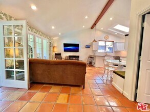 708 Westmount Dr in West Hollywood, CA - Building Photo - Building Photo