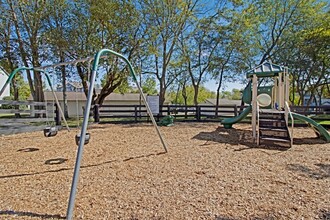 Stoneridge Farms at the Hunt Club Apartments in Gallatin, TN - Building Photo - Building Photo