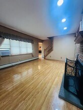 8 Bridge Ln in Hicksville, NY - Building Photo - Building Photo