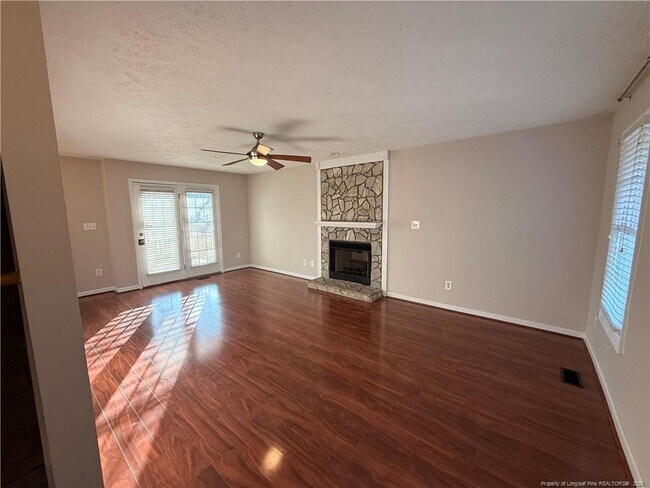 2402 Larwood Dr in Fayetteville, NC - Building Photo - Building Photo