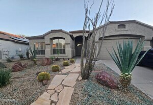 7323 E Overlook Dr in Scottsdale, AZ - Building Photo