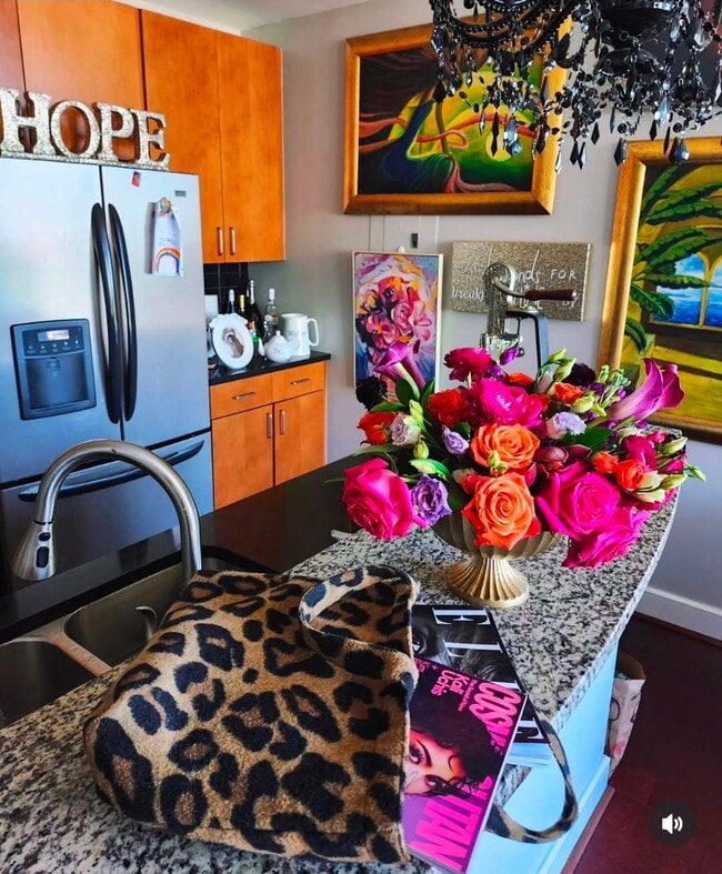 950 W Peachtree St NW, Unit 1412 in Atlanta, GA - Foto de edificio - Building Photo