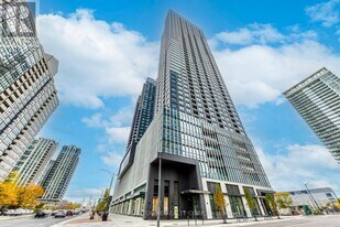 395 Square One Dr in Mississauga, ON - Building Photo