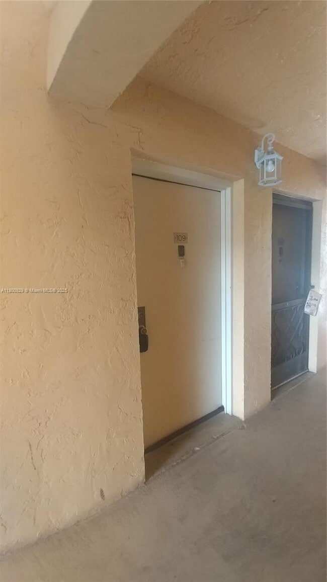 5915 Washington St in Hollywood, FL - Building Photo - Building Photo