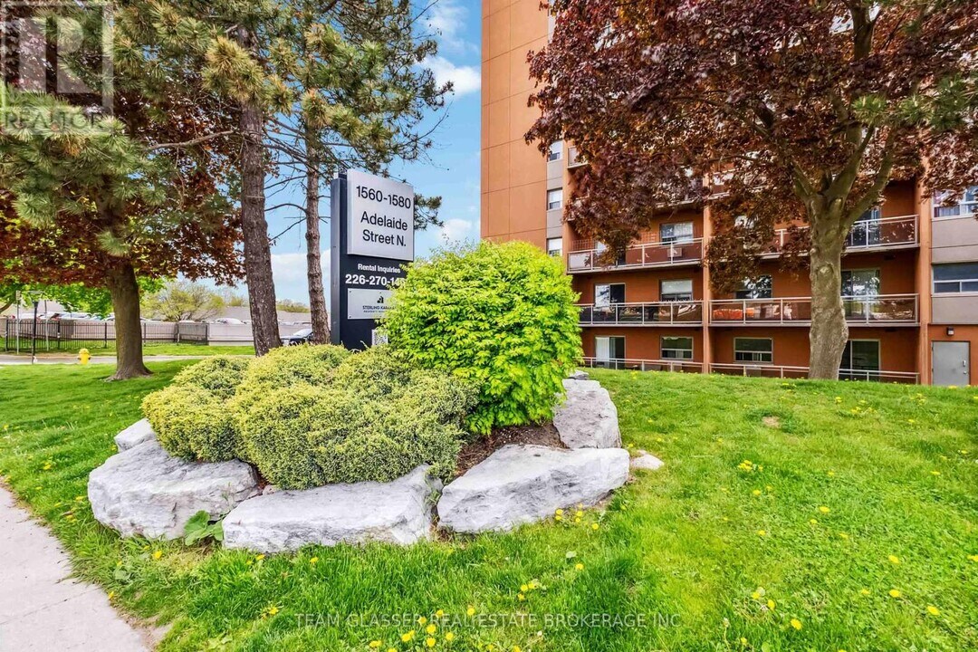 1580 Adelaide St in London, ON - Building Photo