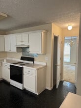 Room in House on Tara Bend in Hampton, GA - Building Photo - Building Photo