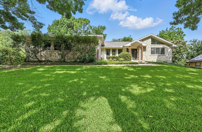 4213 Village Green Dr