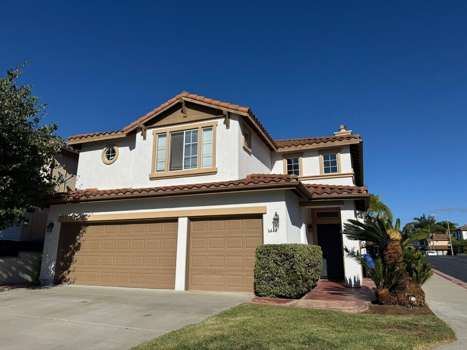 6444 Amethyst Way in Carlsbad, CA - Building Photo