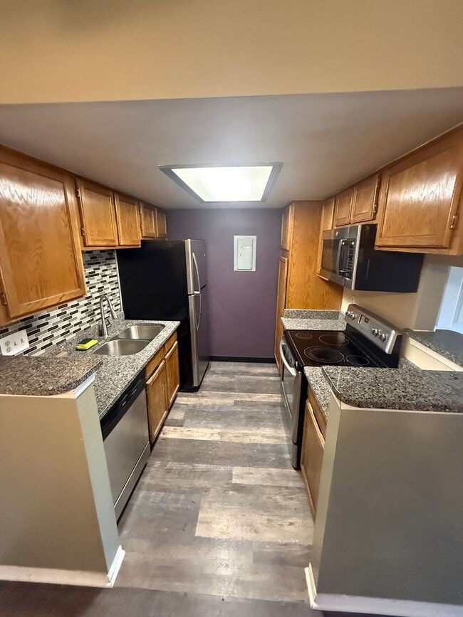 8225 E Fairmount Dr in Denver, CO - Building Photo - Building Photo