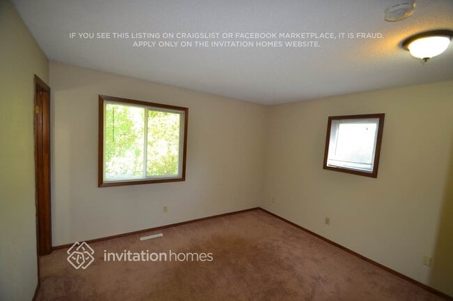 2601 E 121st St in Burnsville, MN - Foto de edificio - Building Photo